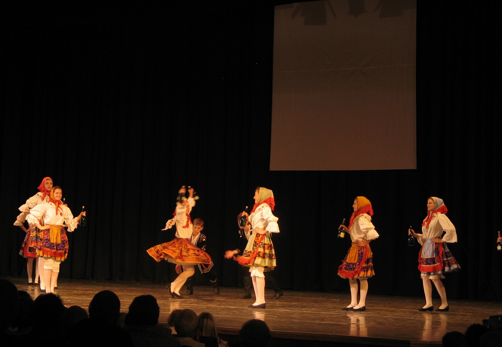 Schuljahresgala 2009: ungarischer Flaschentanz